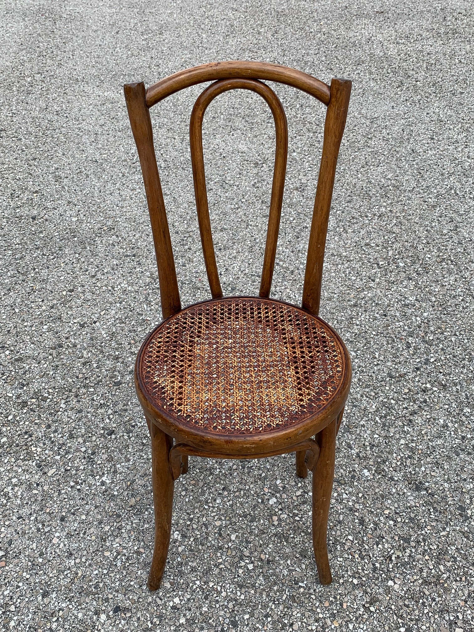 Qual è il costo medio per il restauro di una sedia in paglia di Vienna?